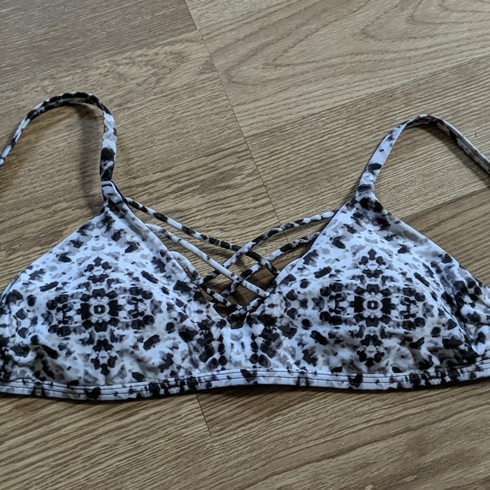 Black and white swim top